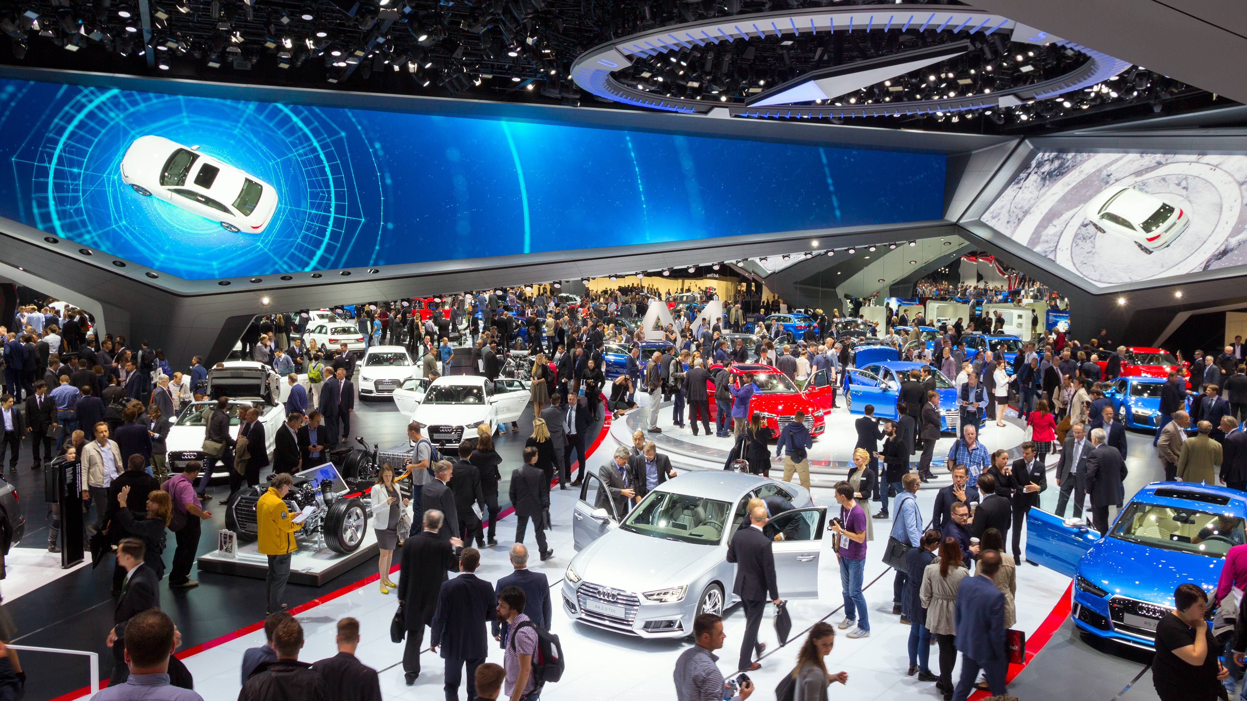 stands sur un salon de l'auto