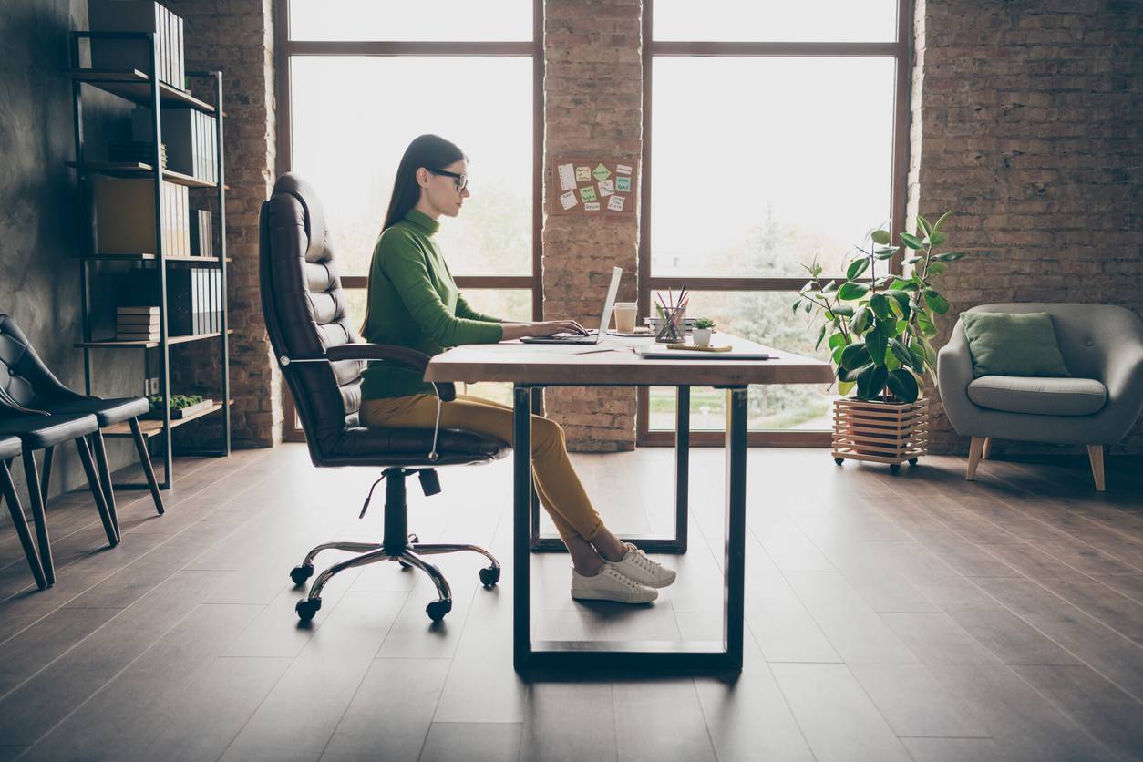 Espace De Travail Efficace Vue De Dessus Des Accessoires De Bureau Et  Amplement D'espace De Copie